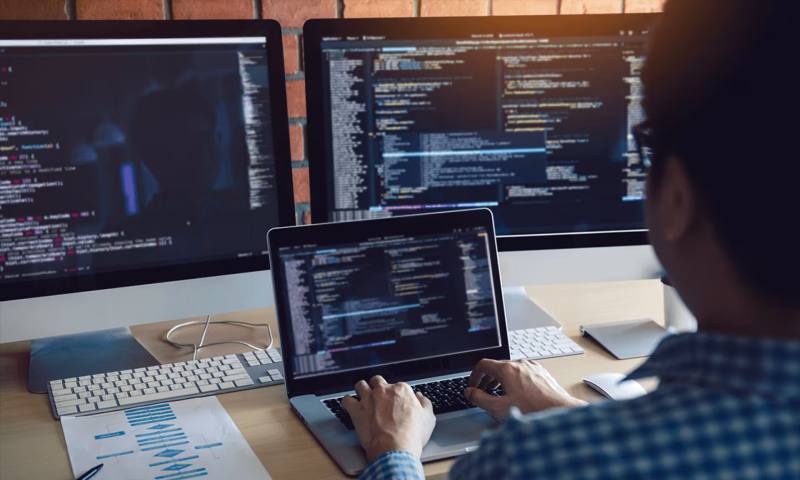 数据科学选型:R与Python如何赋能沙坡头区网站建设?